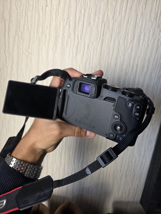 Canon EOS RP [NOVA] com uma mala, lente de 50 mm e carregador