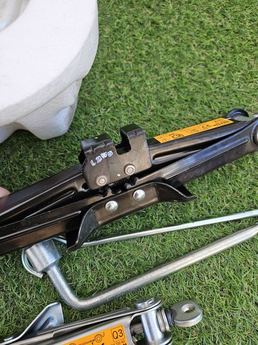 Оригінальний штатний органайзер домкрат Nissan Micra 2011-2016| Note