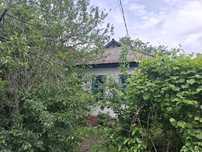 Продається будинок в центрі селища