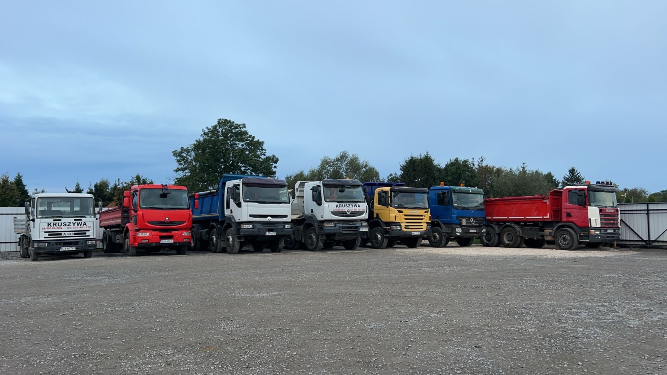 kruszywa, piasek, ziemia – sprzedaż i transport | Usługi koparką