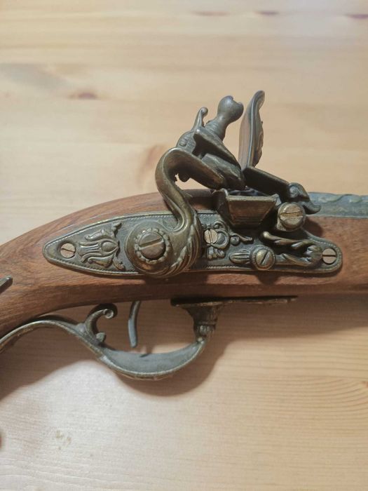 3 Réplicas de armas antigas + depósito de pólvora