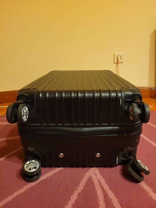 Mala preta de viagem