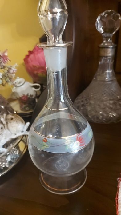 Garrafa de licor e 3 cálices antigos
15€