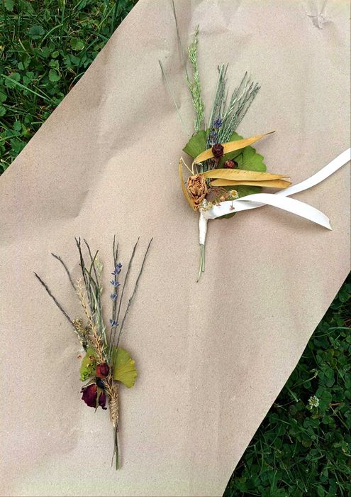 Komplet butonierek kolorowych