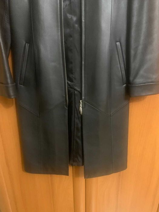 Жіночій плащ шкіряний