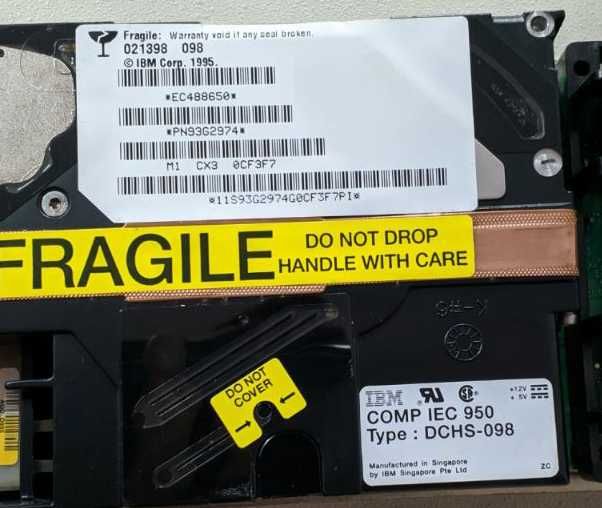 IBM 9 GB Ultrastar RAMAC DCHS-098 SCSI Hard disk drive HDA SPINNING64584699220867121