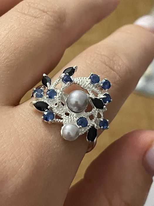 Серебряное кольцо с жемчугом и сапфиром. Размер 18.75