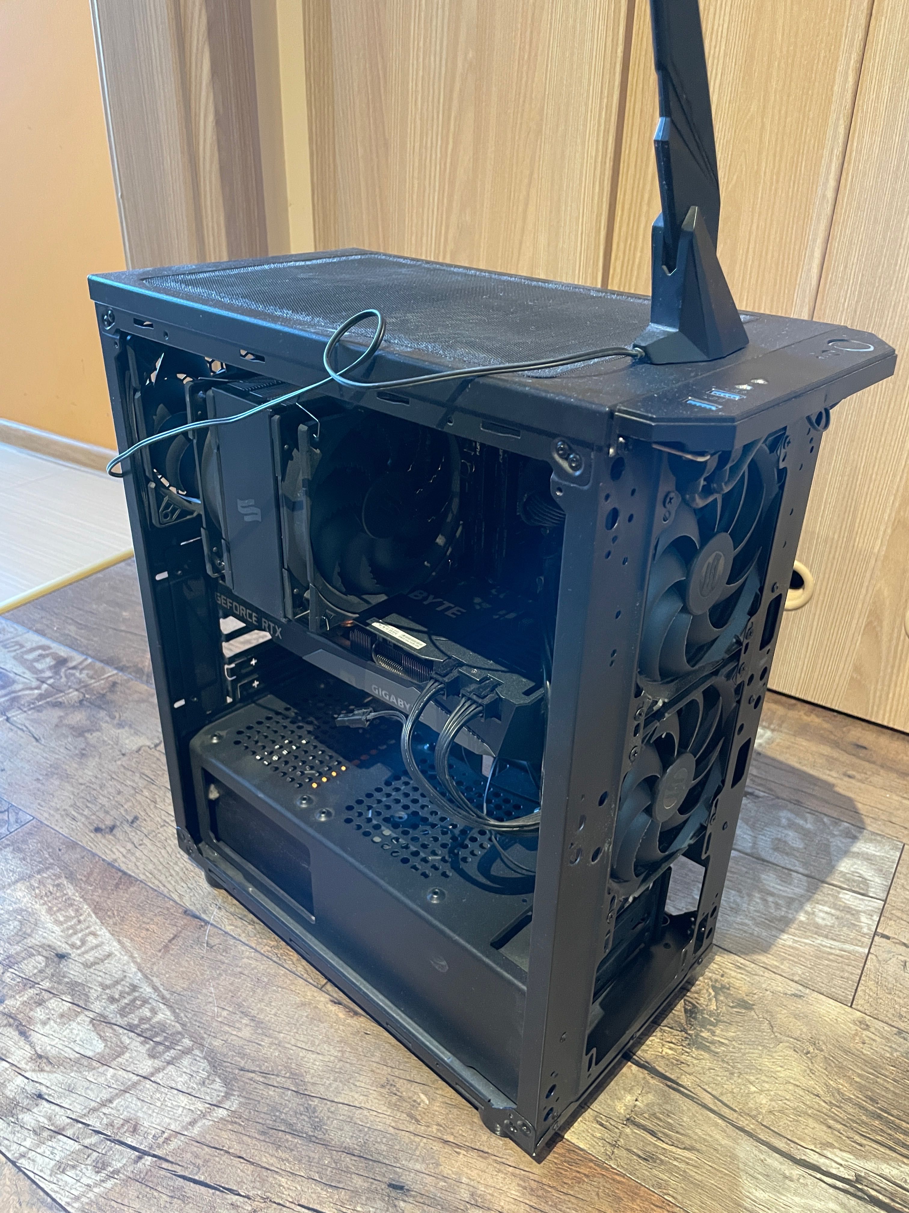 Komputer stacjonarny i7-11700K 2 monitory, myszka i klawiatura