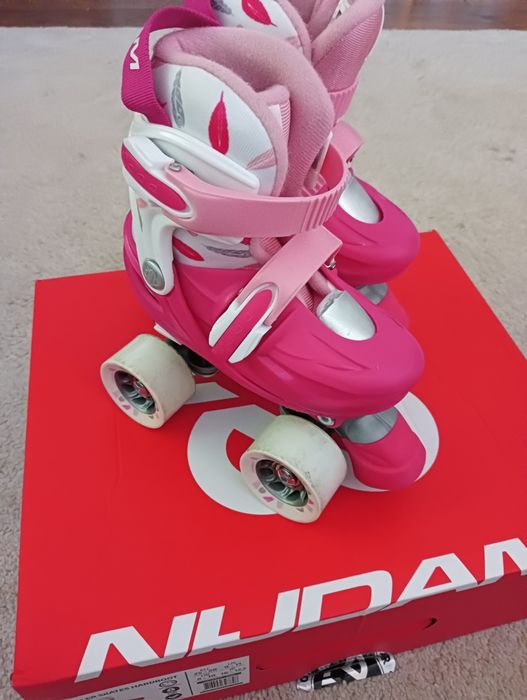 Wrotki dziewczęce .