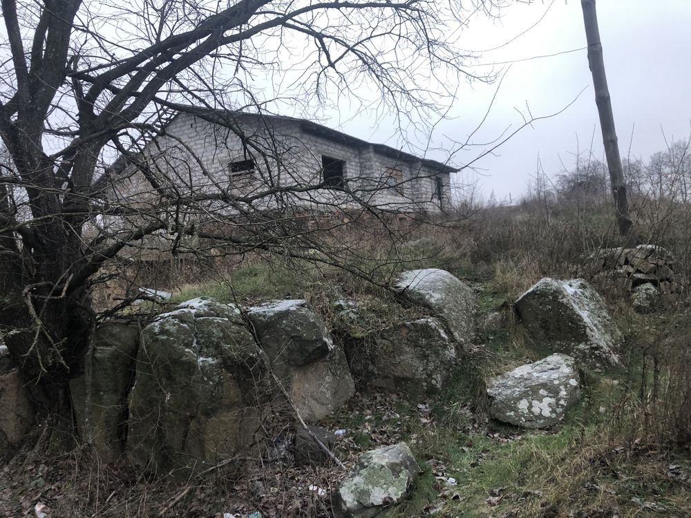 Недострой у реки