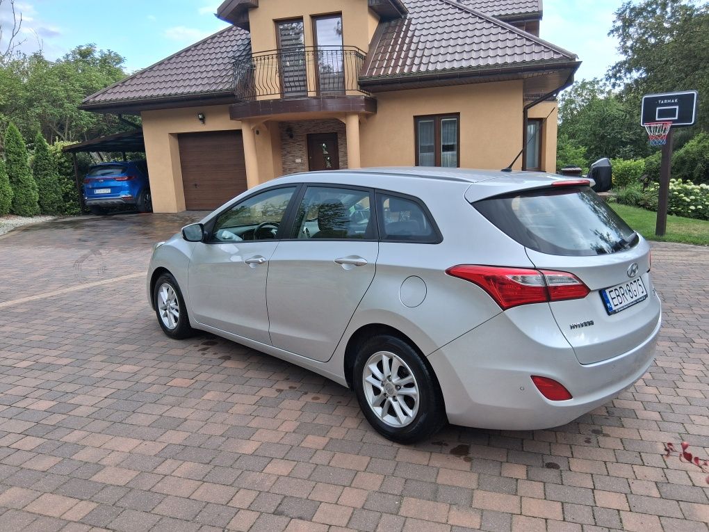 Hyundai I30  1,4 KOMBI . Orginał lakier, 2 x koła, PDC