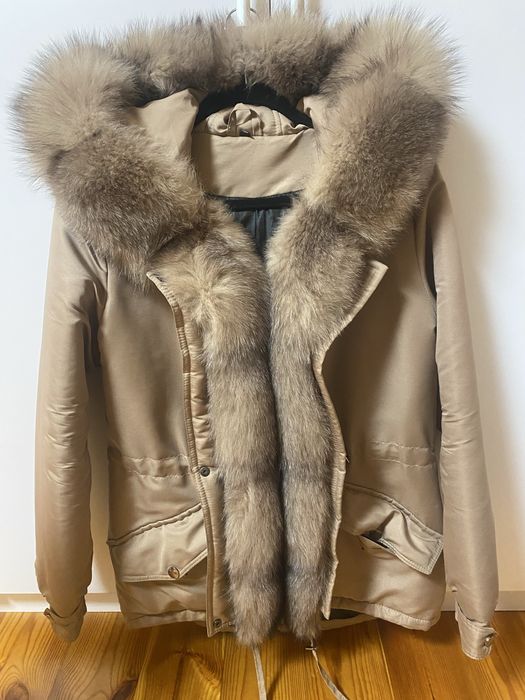 Продам парку з натуральним мєхом стан 10з 10