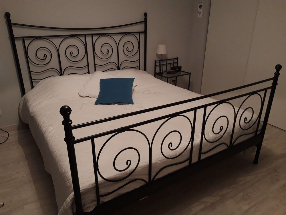 Cama IKEA como nova (com colchão)
