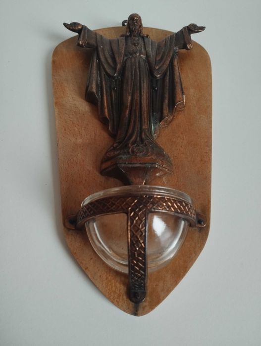 kropielnica z Panem Jezusem .