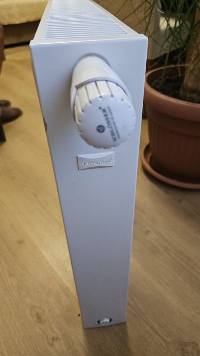 Grzejniki panelowe podwójne z termostatem