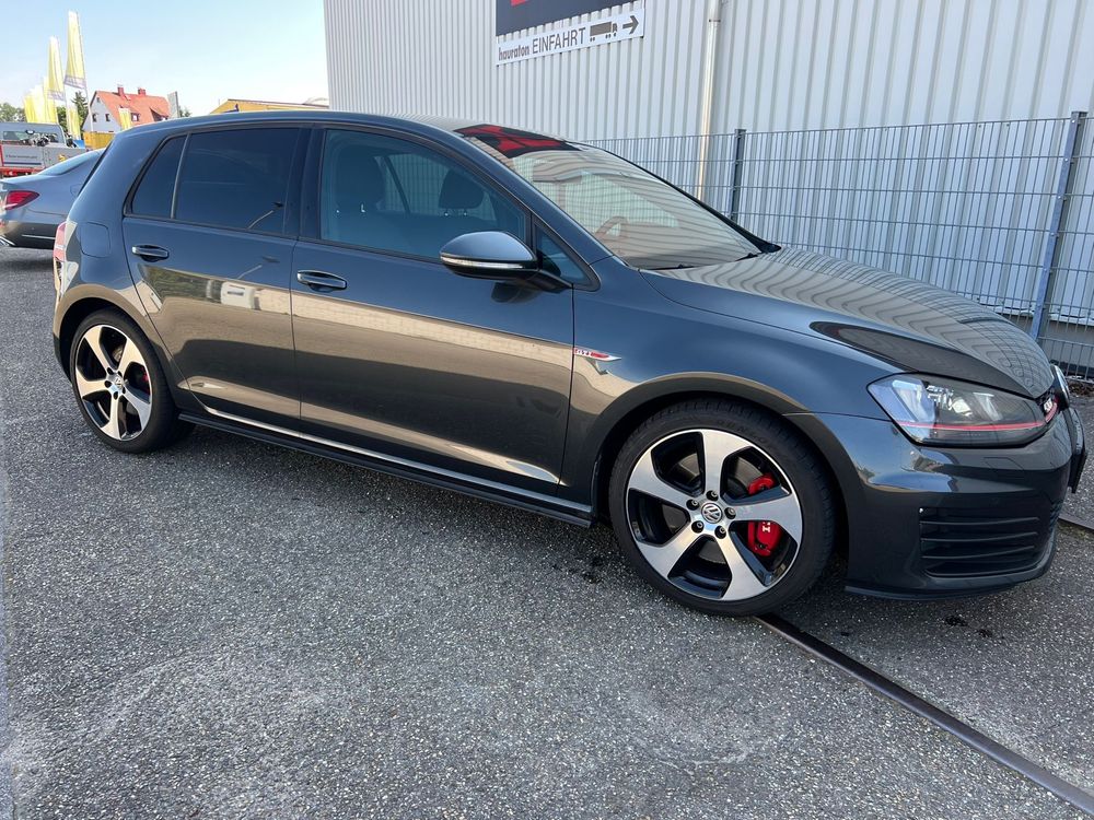 VW Golf GTI Perferformance