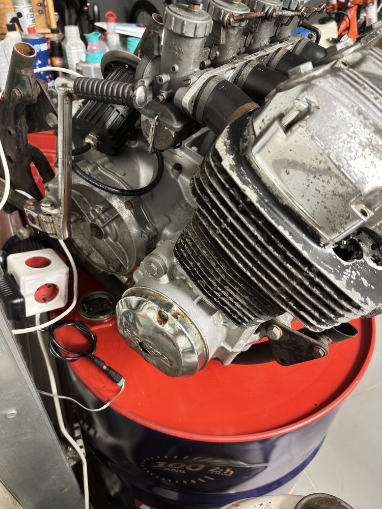 Motor Honda 750 four K0 com carburadores