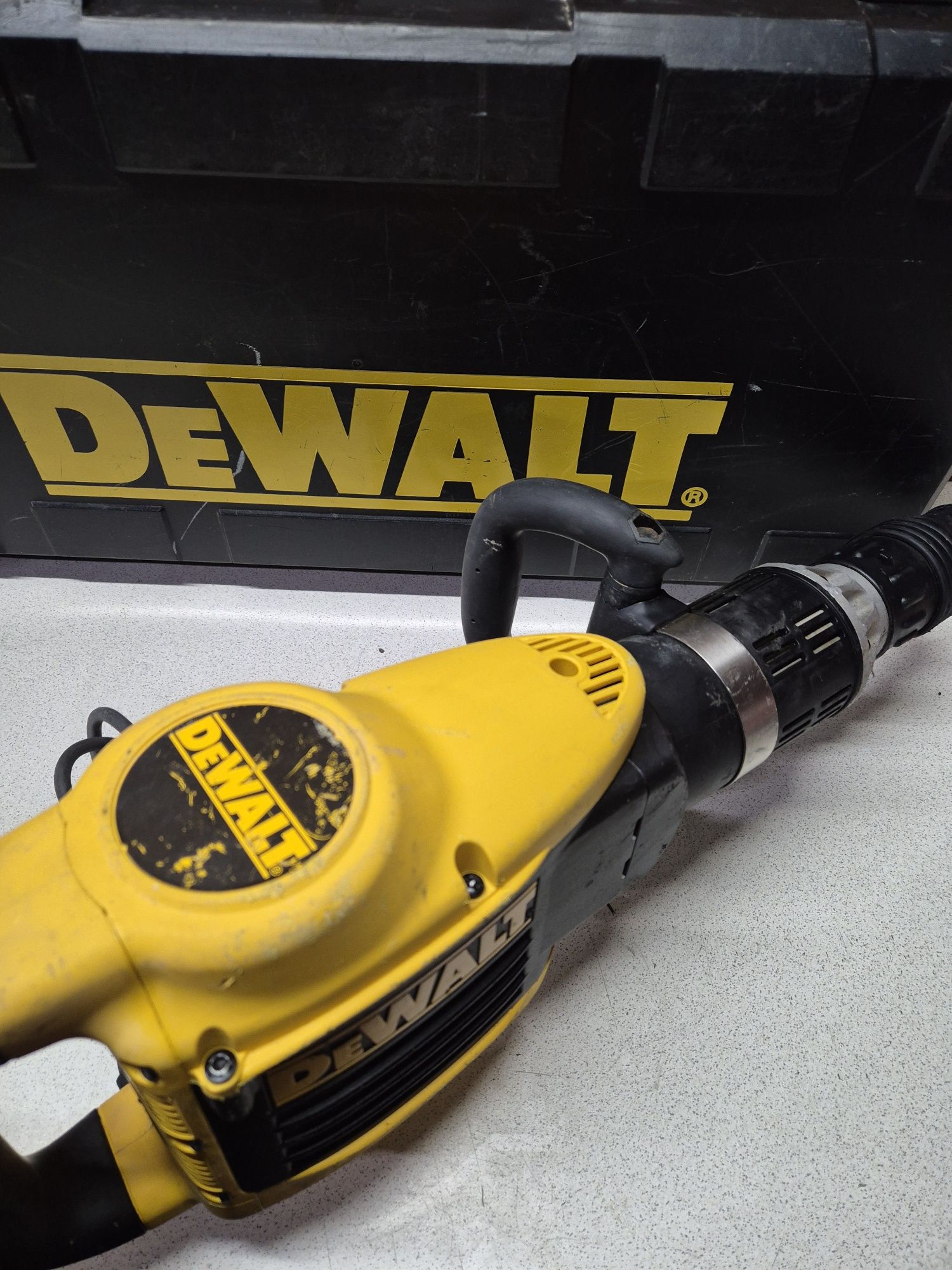 DeWalt Młot Wyburzeniowy SDS-MAX