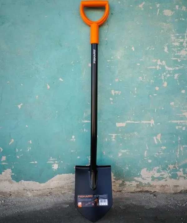 Лопата fiskars штикова Solid 117 см з жовтою ручкою / лопата для сада