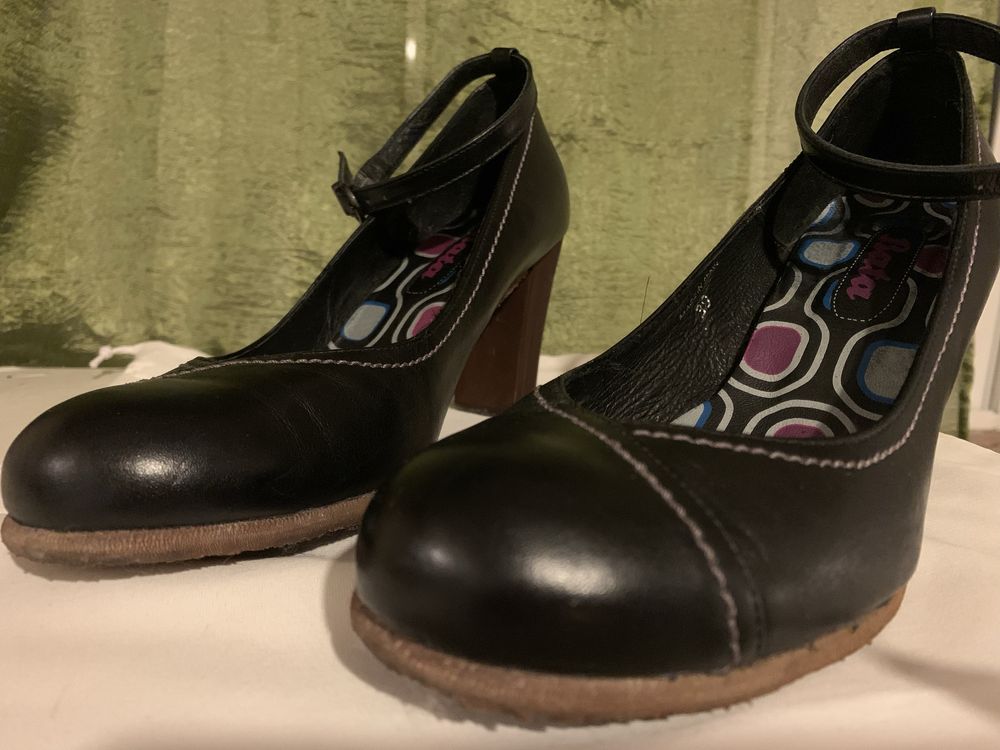 Sapatos em couro azuis