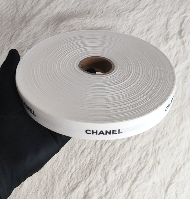 Fita branca Chanel