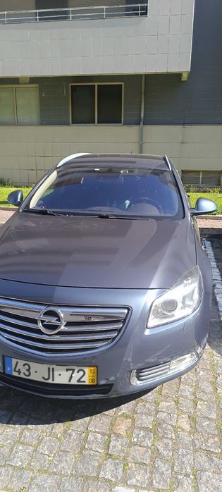 Insignia sport MT bem tratado.