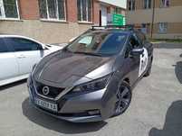 Hyundai Ioniq, Nissan Leaf