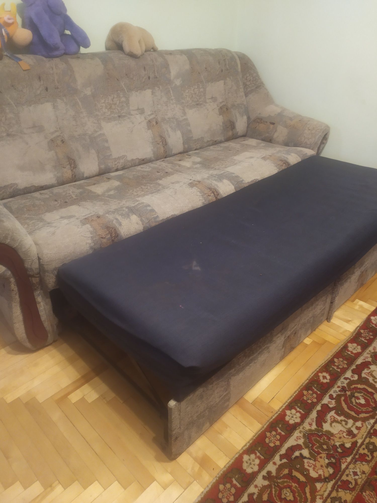 Диван і два крісла