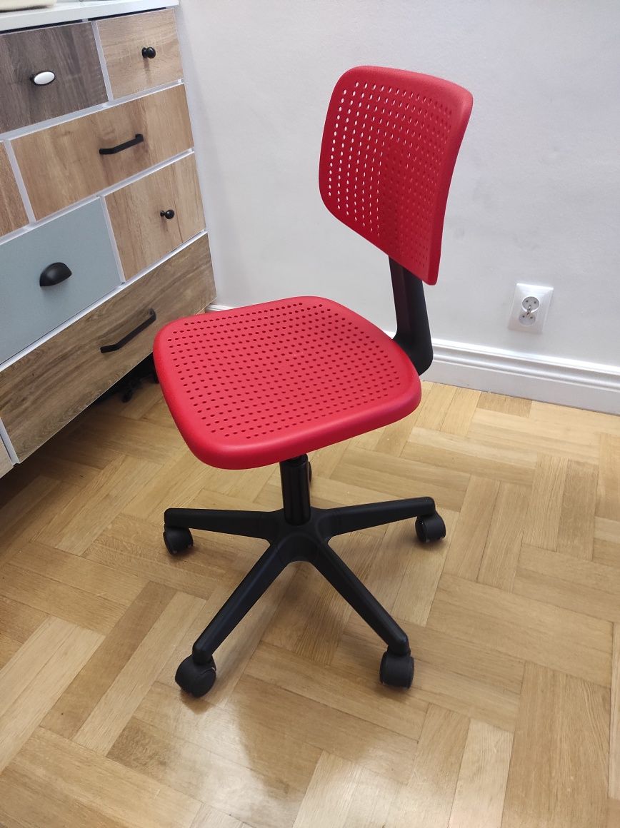Krzesło obrotowe Ikea Arlik czerwone