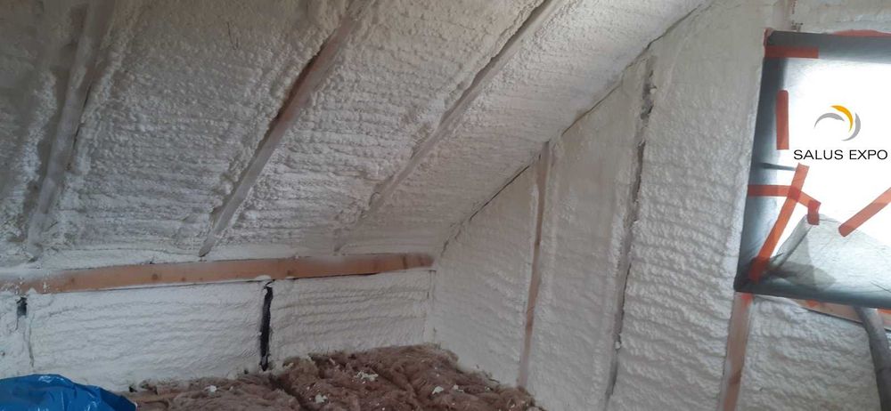 Ocieplanie Pianą Poddasza Domu Izolacje