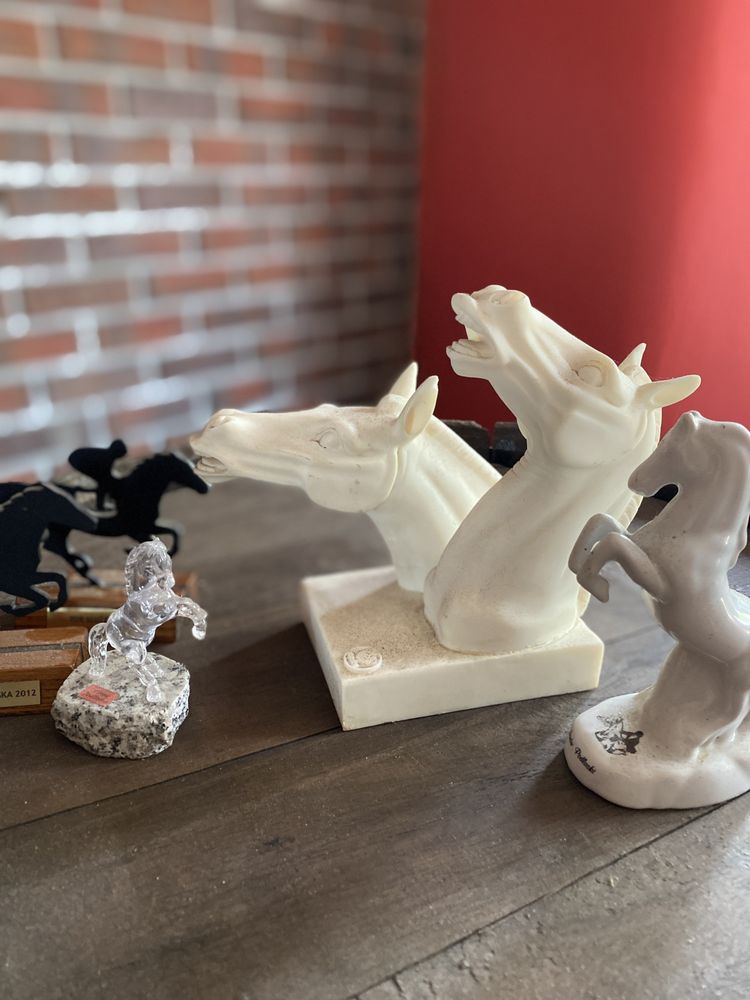Zestaw figurek koń końskie dla fana koni wielka warszawska statuetki