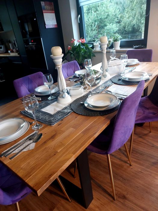 Zestaw - stół z krzesłami