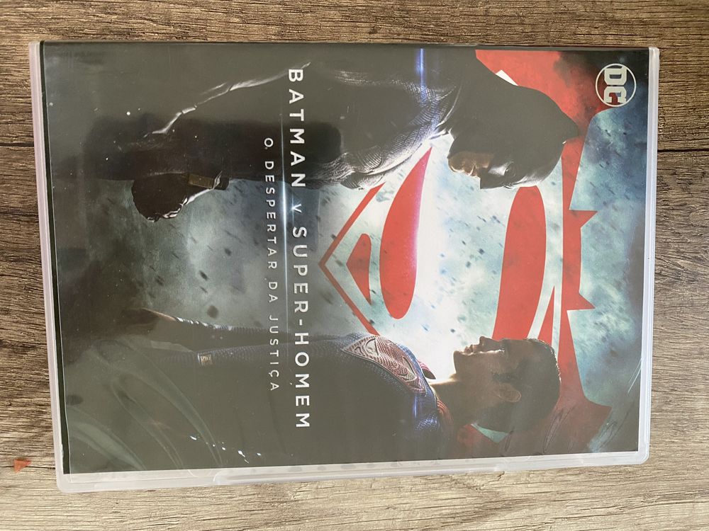 3 DVDs - dzrt, camp rock e batman vs superman