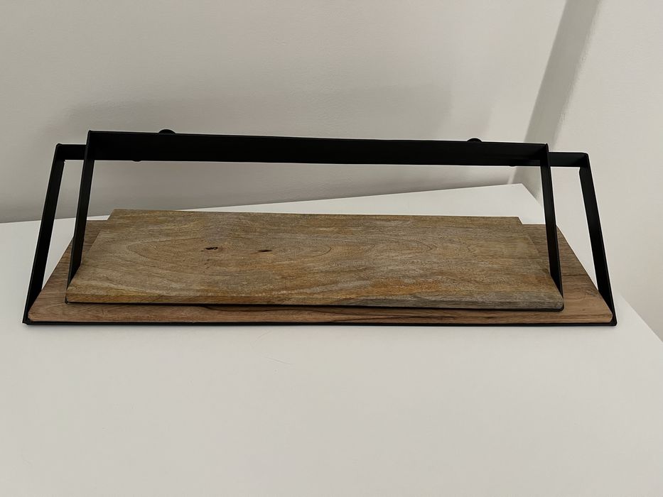 Conjunto prateleiras em madeira e metal