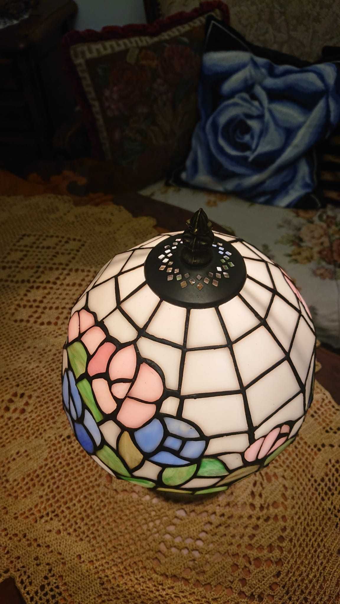Lampa Tiffany , nocna stolikowa klosz z kwiatami
