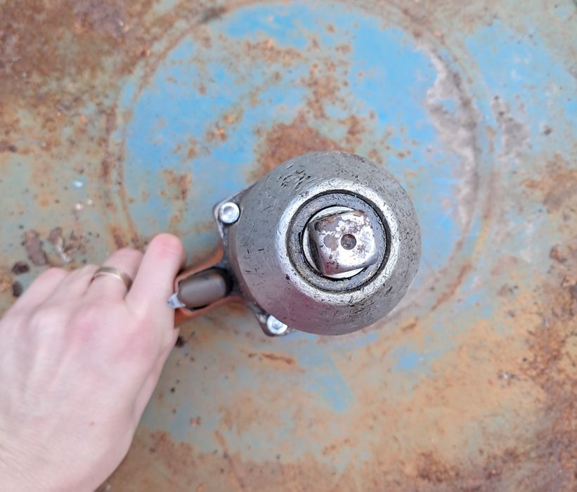 Пневмогайковерт інструмент