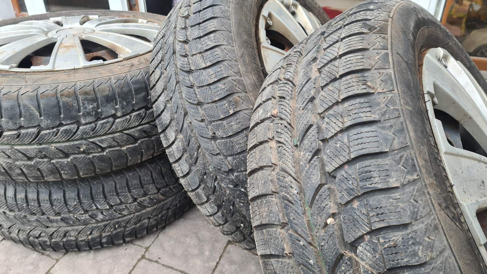 195/60R15 Зима Snowtour