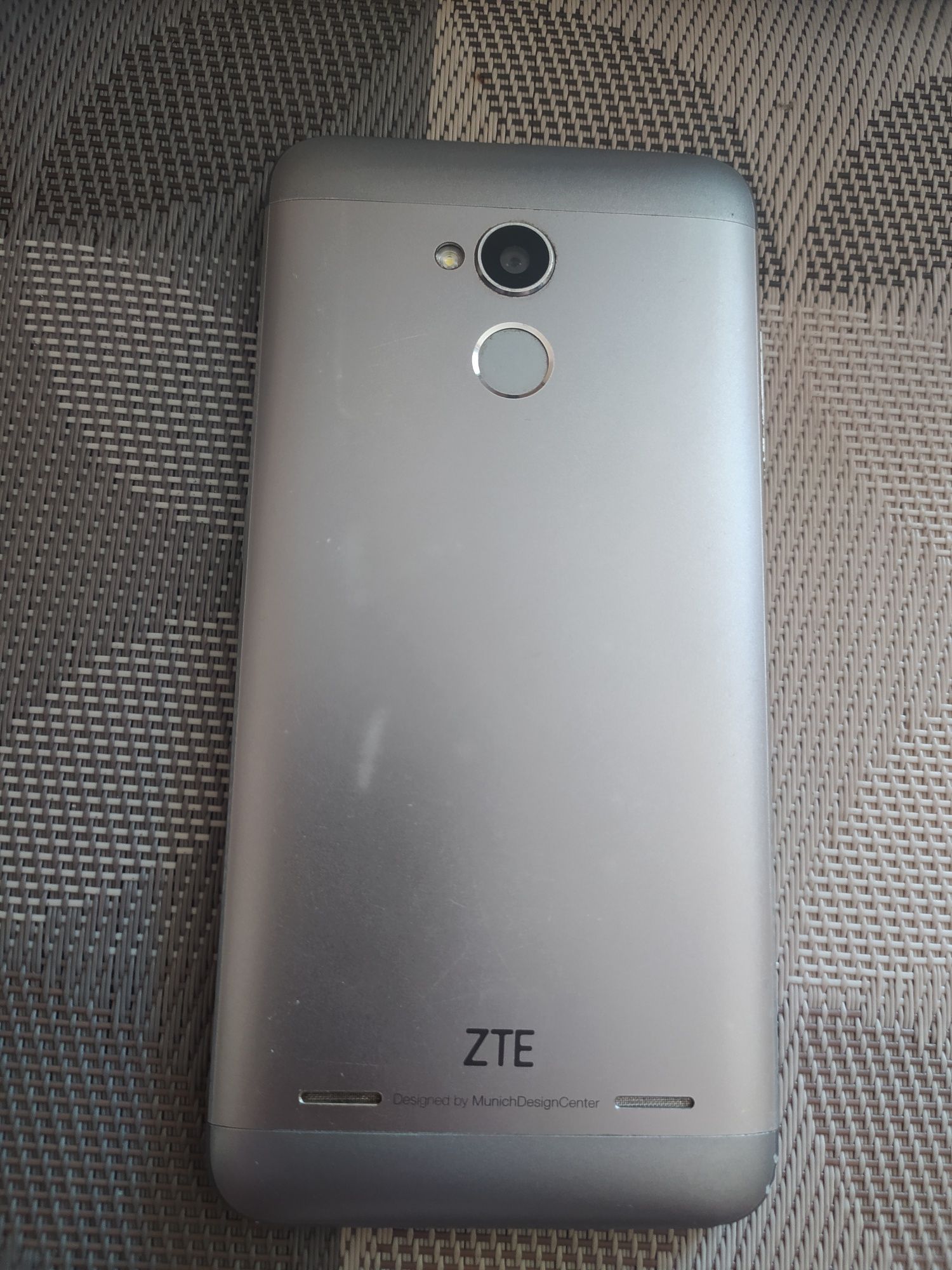 Мобильный телефон ZTE Blade V7 lite