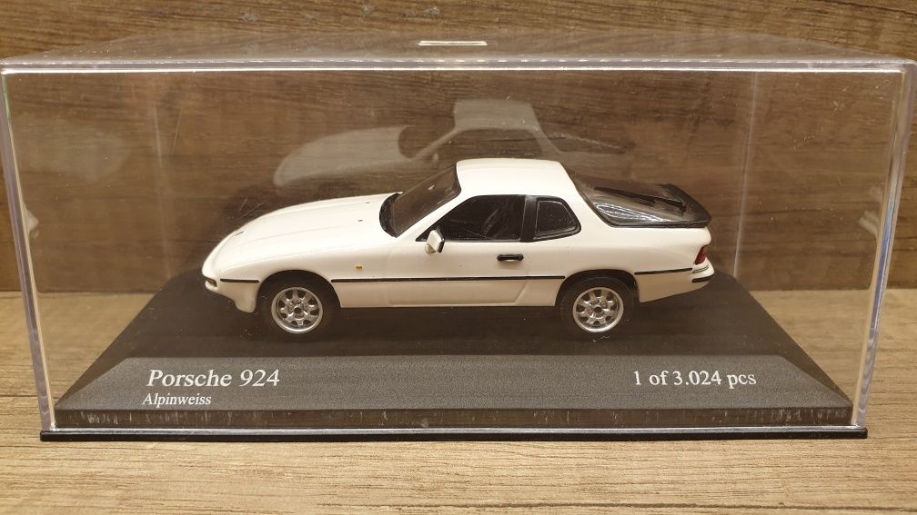 Model Minichamps PORSCHE 924 Alpinweiss 1:43, jak NOWY