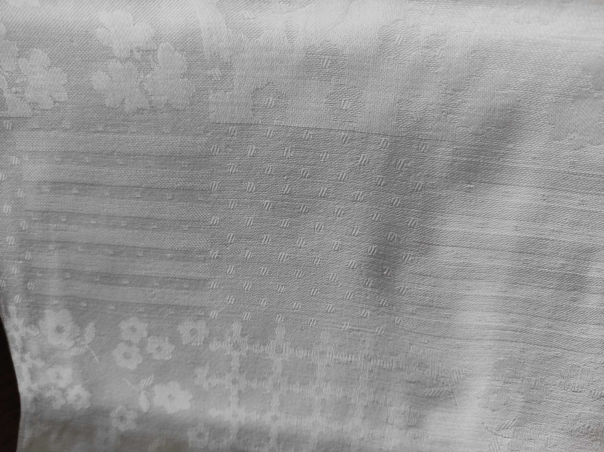 Obrus biały, bawełna 100%, produkt NRD, kwadrat 125x125 cm
