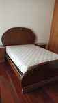 Cama de Casal com estrado, colchão e mesinhas