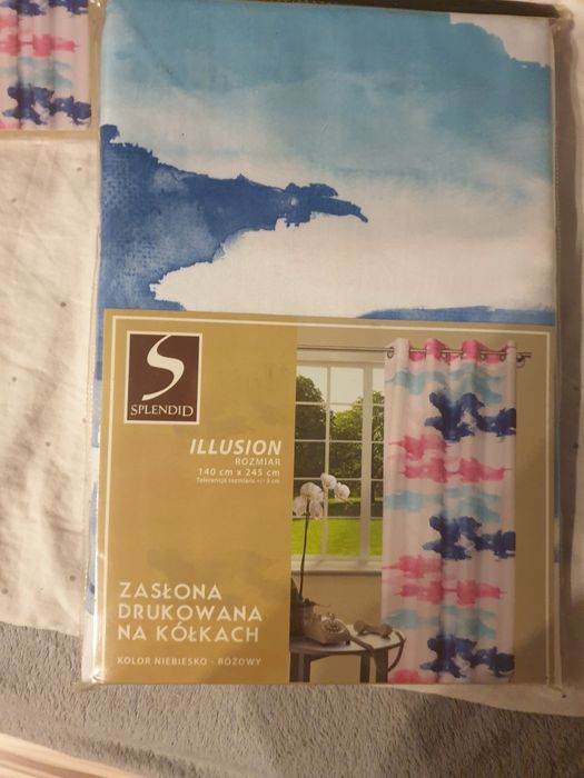 Zasłony wzorzyste na kółkach