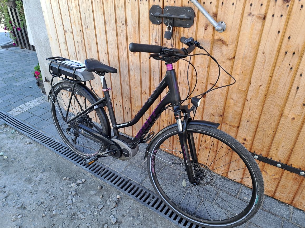 Rower Elektryczny SCOTT E-SUB Bosch Active Line trekkingowy Deore 1x9