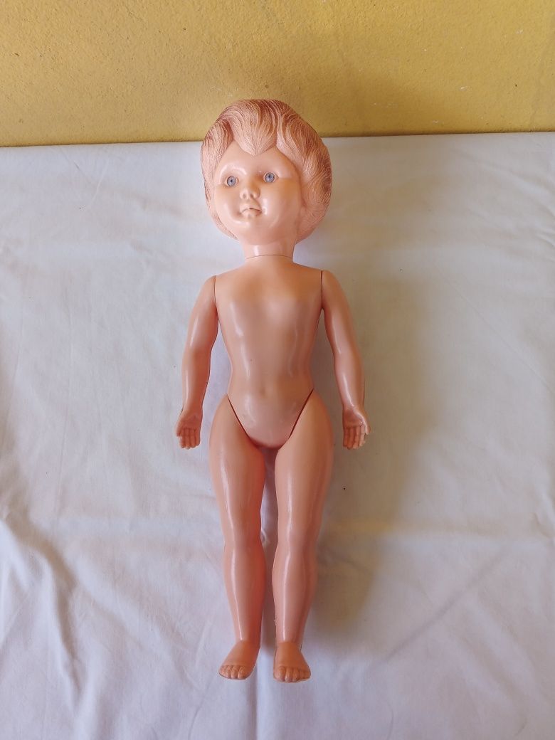 Boneca plástica antiga portuguesa