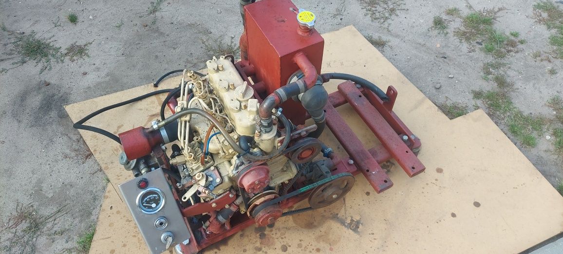 silnilnik mini koparka mini traktorek diesel 3 cylindry mitsubishi