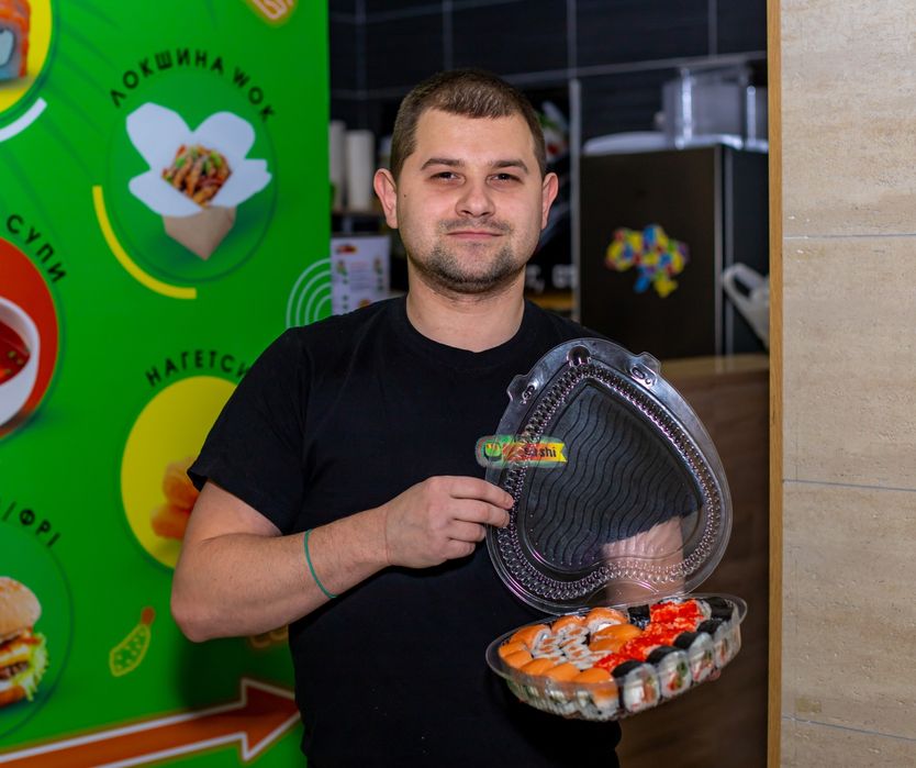 Суші Шеф,Кухар, розробка суші-меню, відкриття Суші-Бару