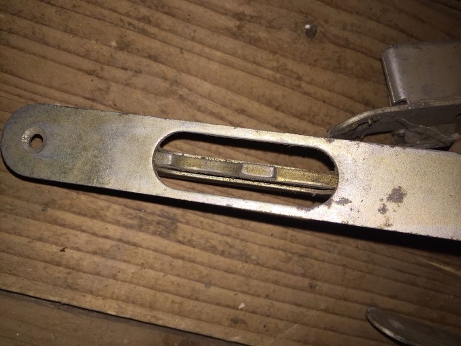 Дверні замки врізні . На двері.