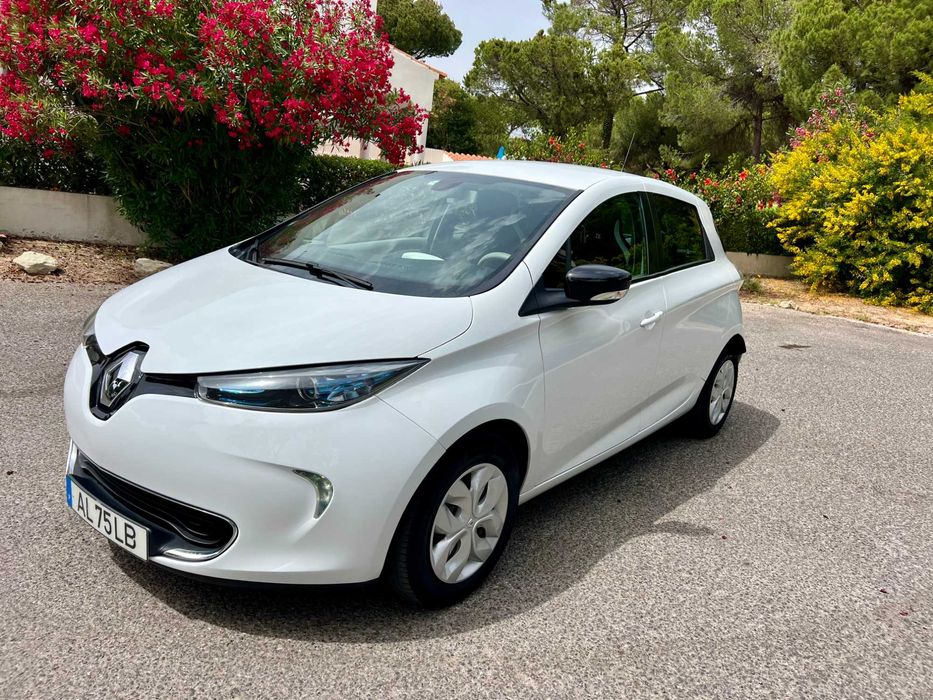 Renault Zoe r 240 life com bateria própria, autonomia urbana 140 kms