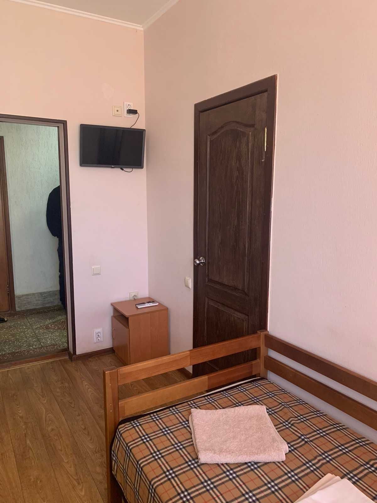 Адмінбудівля з готельними номерами, кафе