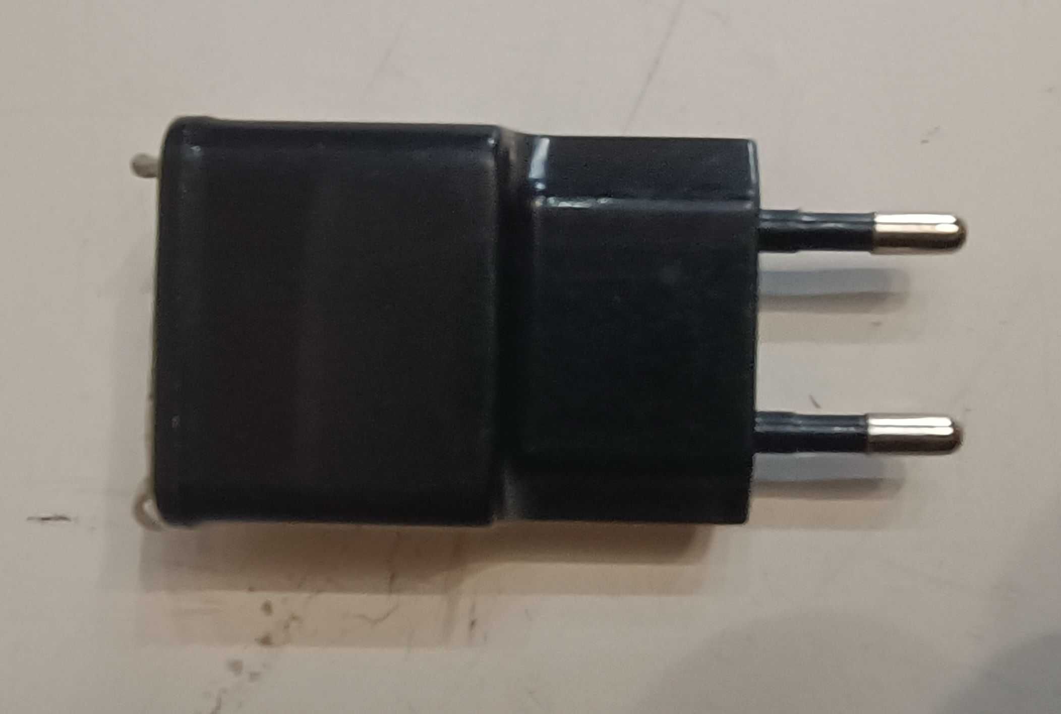 Zasilacz ( ładowarka ) do sprzętu audio  5 V  z gniazdem USB